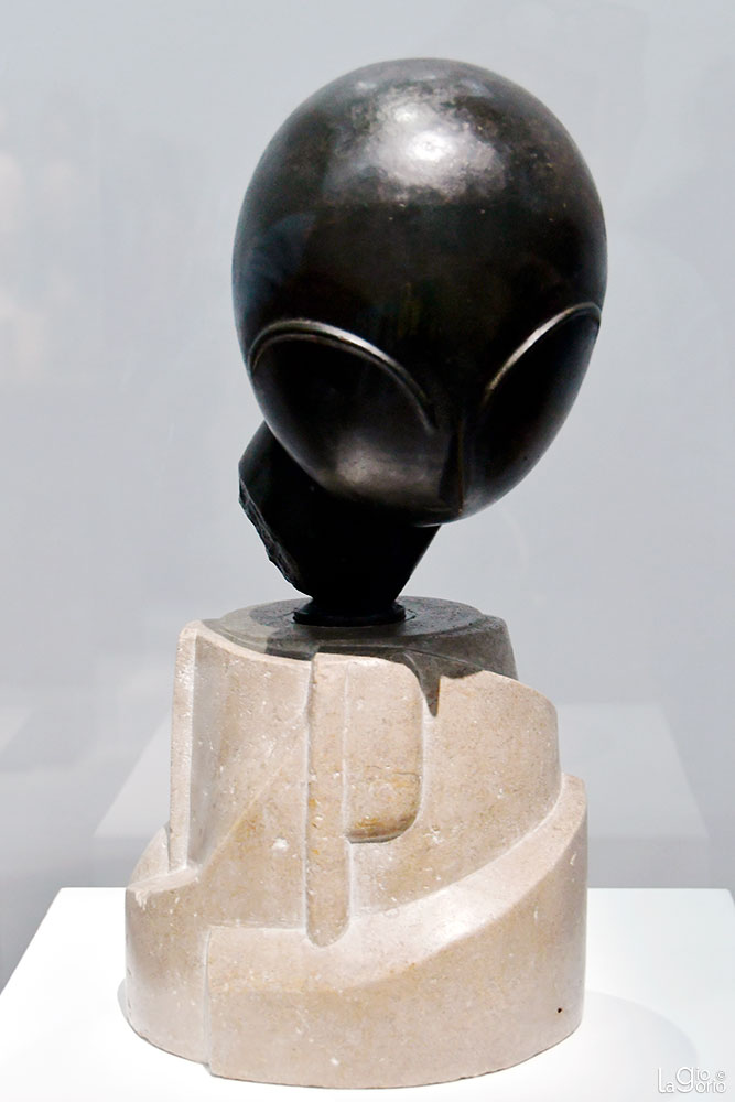 Danaïde · Bronzo patinato nero su base di petra calcarea (1913)