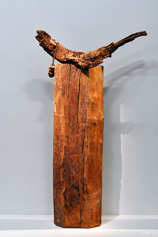 Il coccodrillo · Sughero di quercia su trave in legno di quercia (1924)