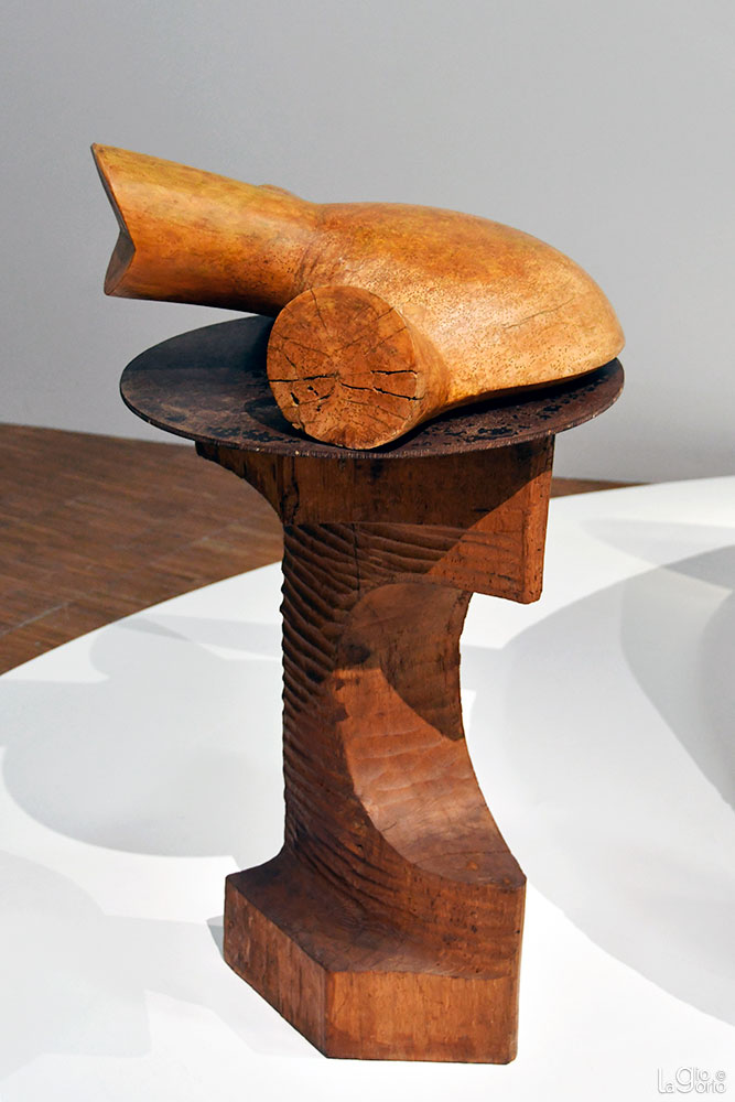 La tartaruga · Legno di castagno indiano su base di acciaio grezzo e legno di quercia (1941 1943)