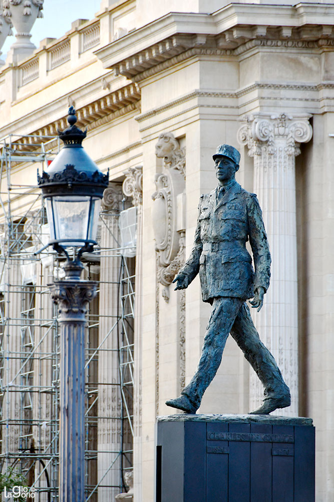 Statue du Général Charles de Gaulle · Jean Cardot (2000) · Place Clemenceau · Paris