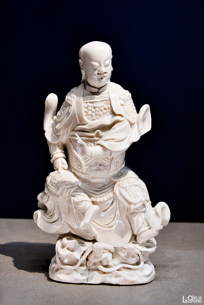 Zhenwu · Statuetta religiosa · Porcellana smaltata (1600 1644)