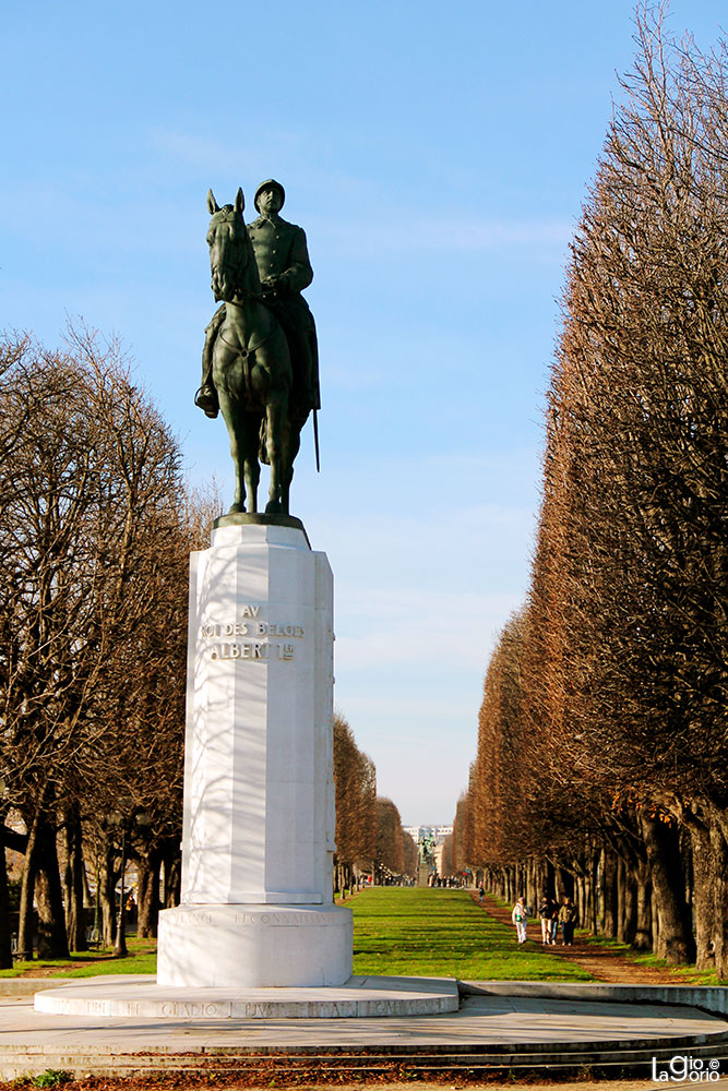 Cours la Reine · Monument à Albert Ier Roi des Belges de Armand Martial (1938) · Paris