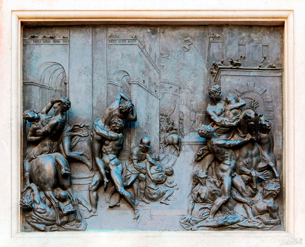 Ratto delle Sabine di Giambologna · Bassorilievo bronzeo nel piedistallo della statua · Firenze